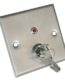 Pulsador con llave y luz LED para acceso controlado en pared