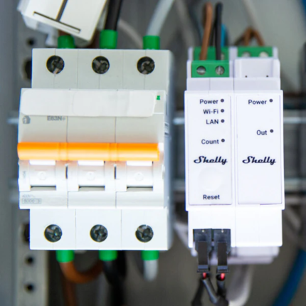 Módulo para automatizar cargas según consumo eléctrico o solar